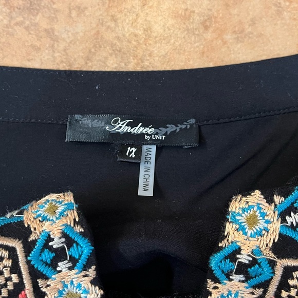 Andree by Unit Black Boho Tunic with Floral Embroidery 1X - Picture 8 of 9